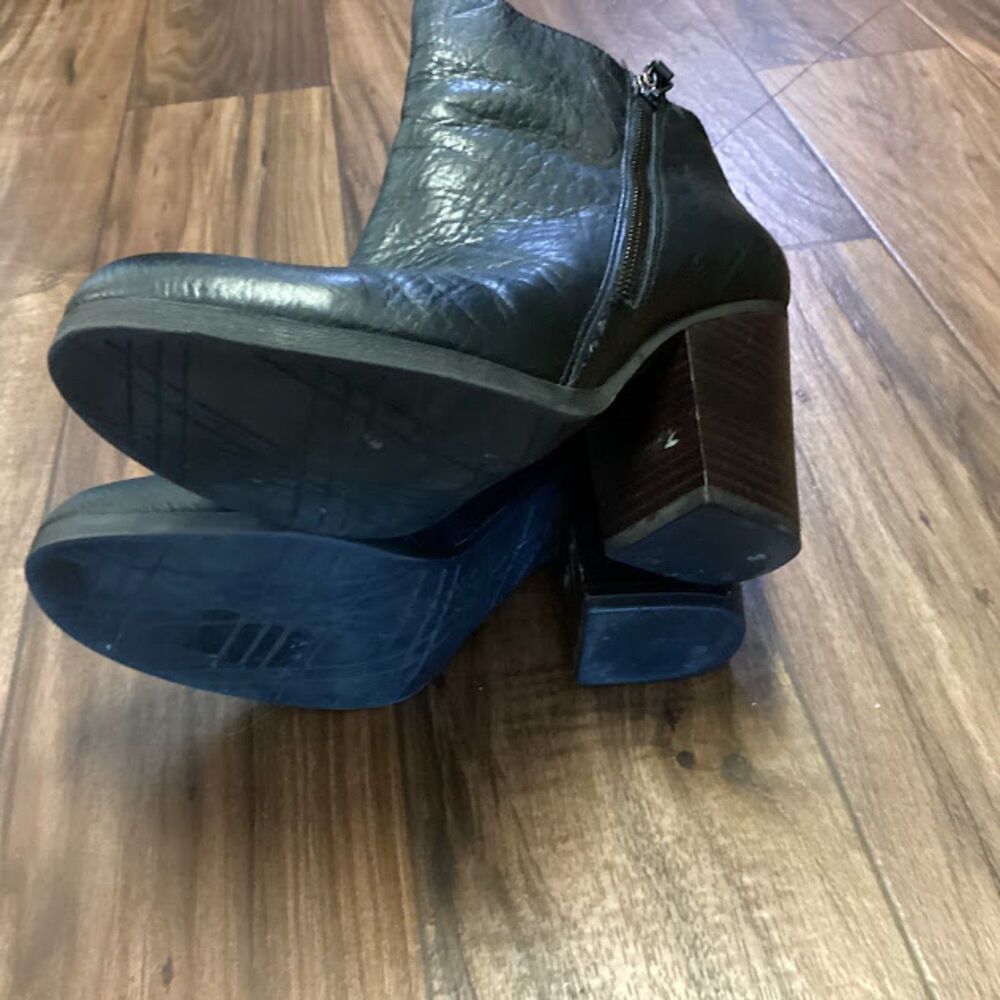 Reaction Kenneth Cole 'Might Free Me' Ankle Boots Women's 8M  Black Leather - Picture 9 of 9